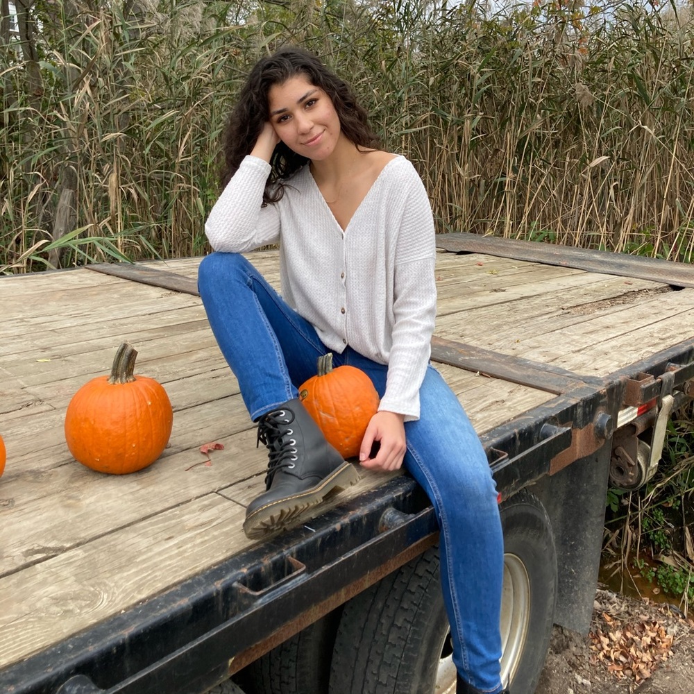 Meet your Posher, Esma